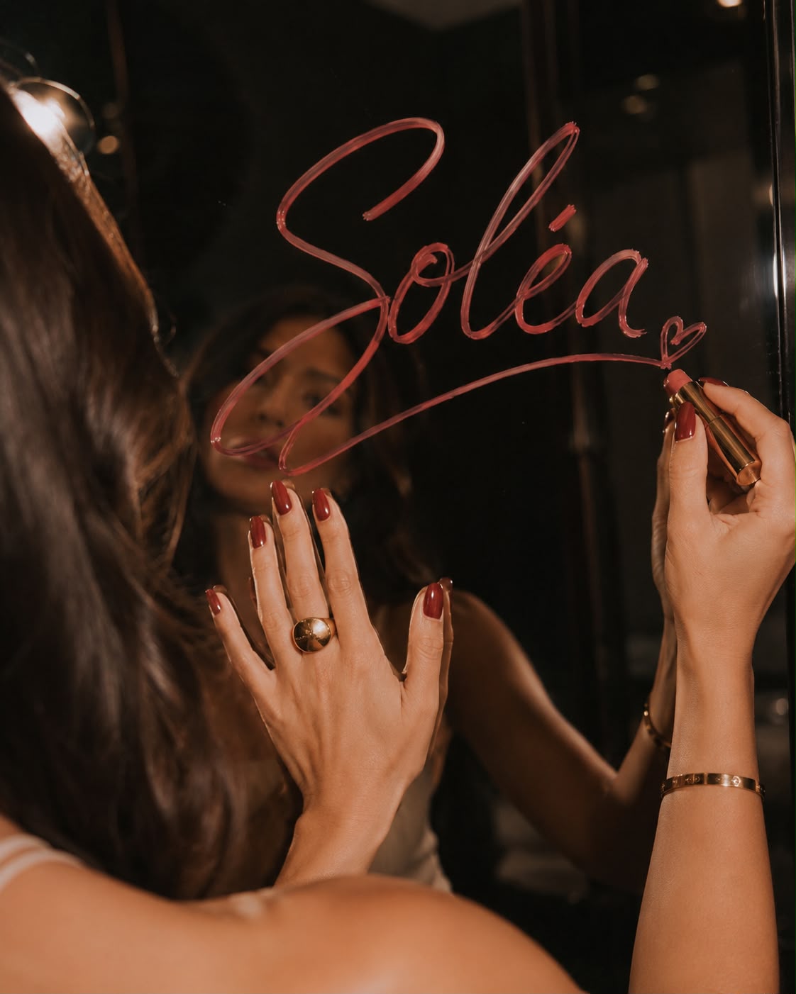 Soléa written in lipstick on a mirror